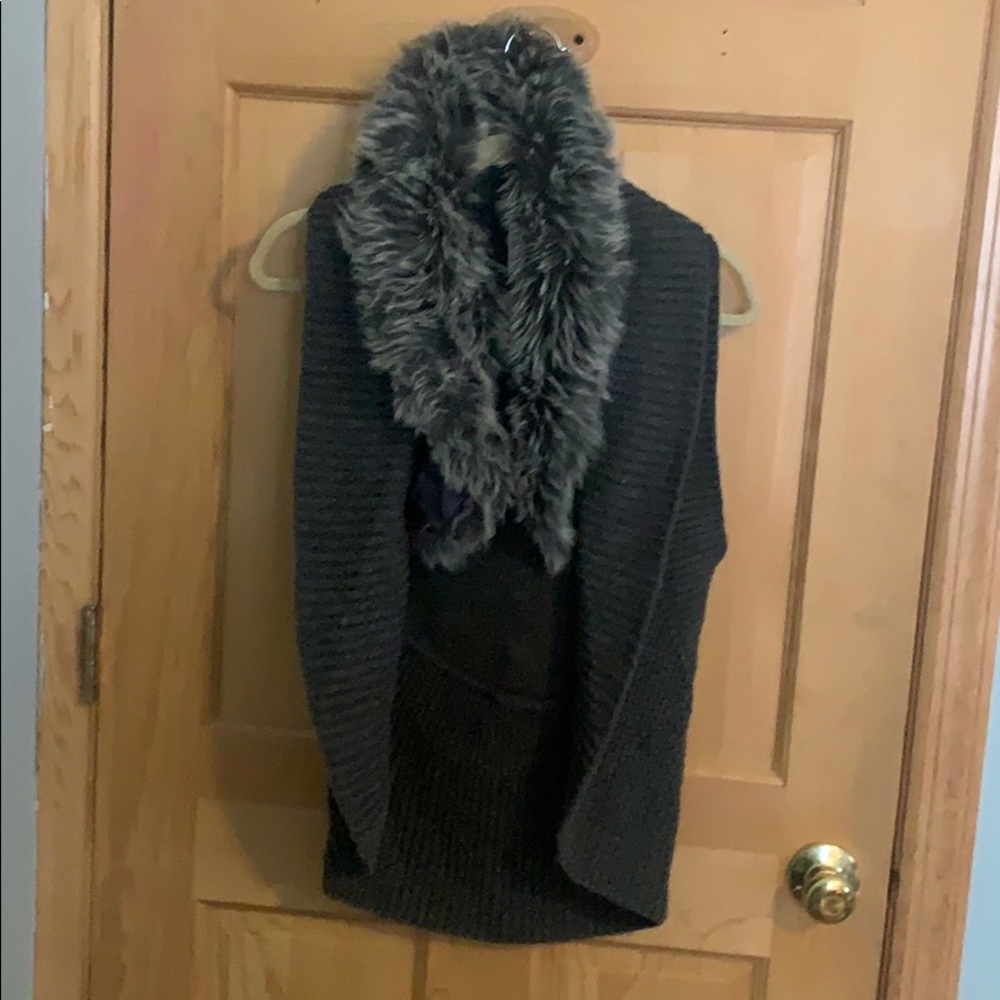 Grey sweater vest with fur